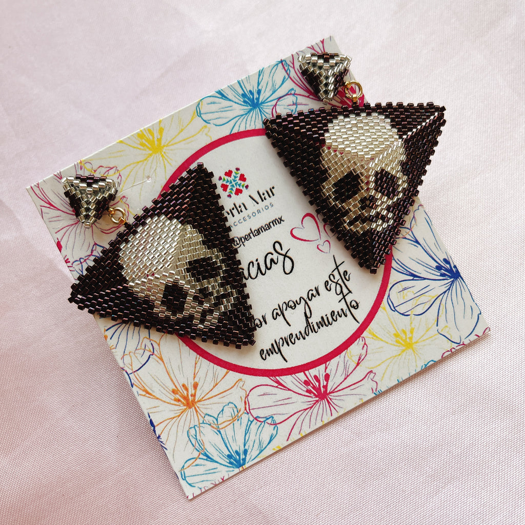 Aretes calaveras triangulares