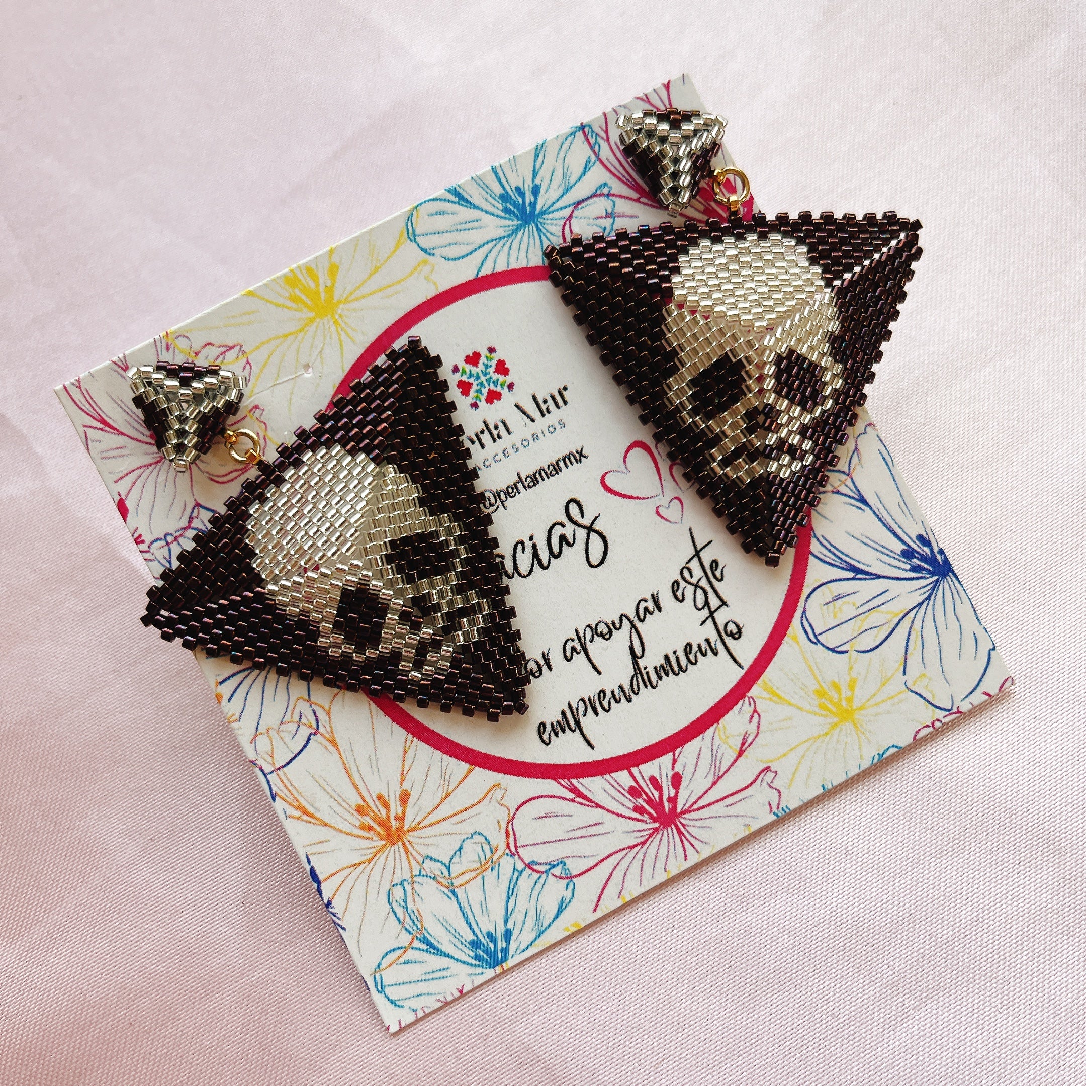 Aretes calaveras triangulares