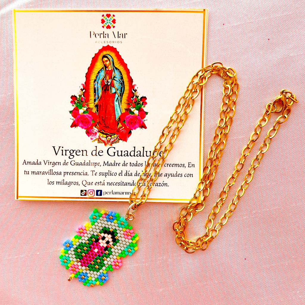 Virgen de Guadalupe escapulario con flores