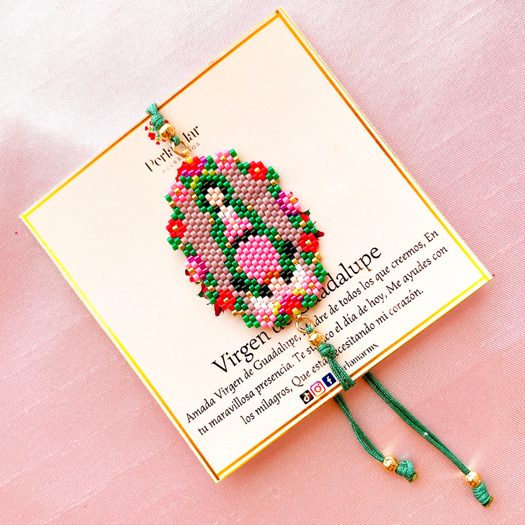 Virgen de Guadalupe medallón con flores