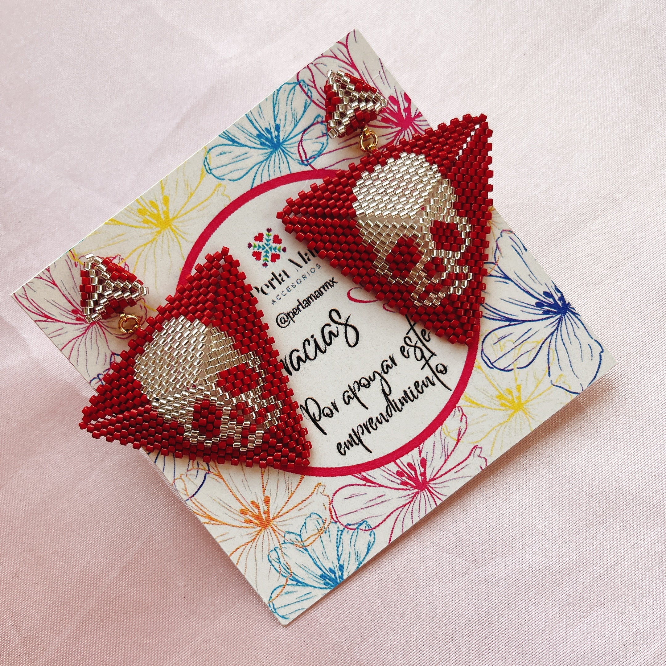 Aretes calaveras triangulares