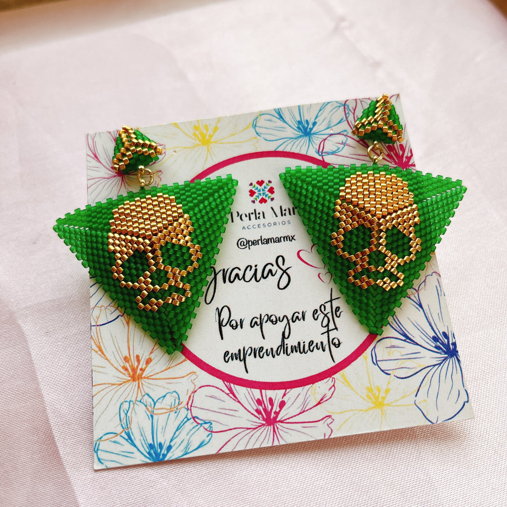 Aretes calaveras triangulares