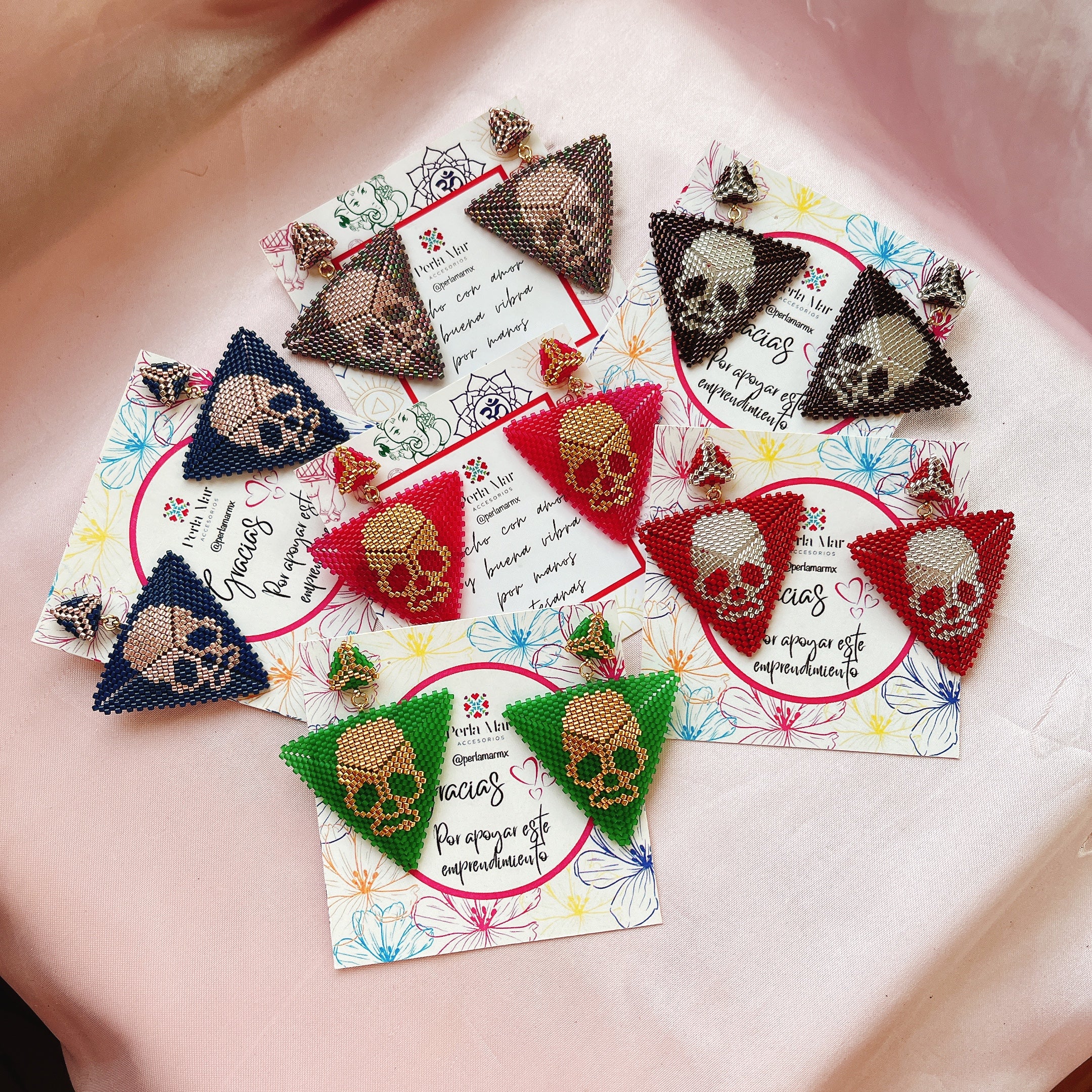 Aretes calaveras triangulares