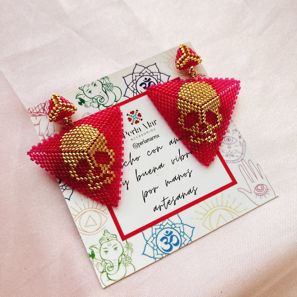 Aretes calaveras triangulares