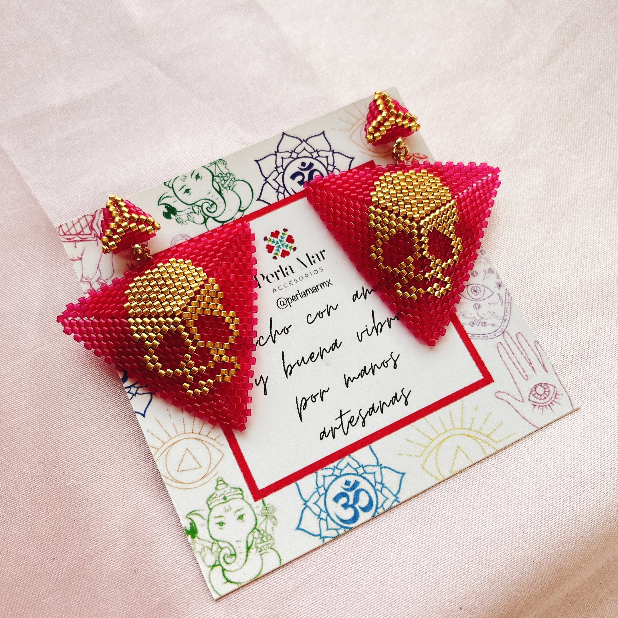 Aretes calaveras triangulares