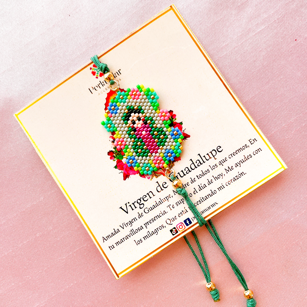 Virgen de Guadalupe escapulario con flores