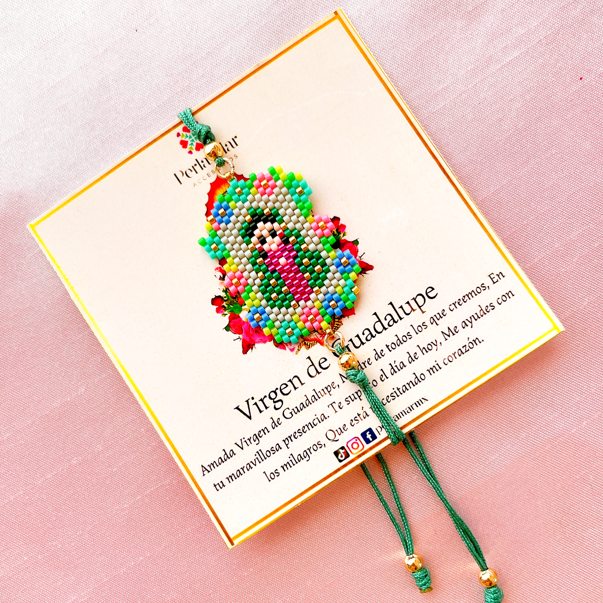 Virgen de Guadalupe escapulario con flores