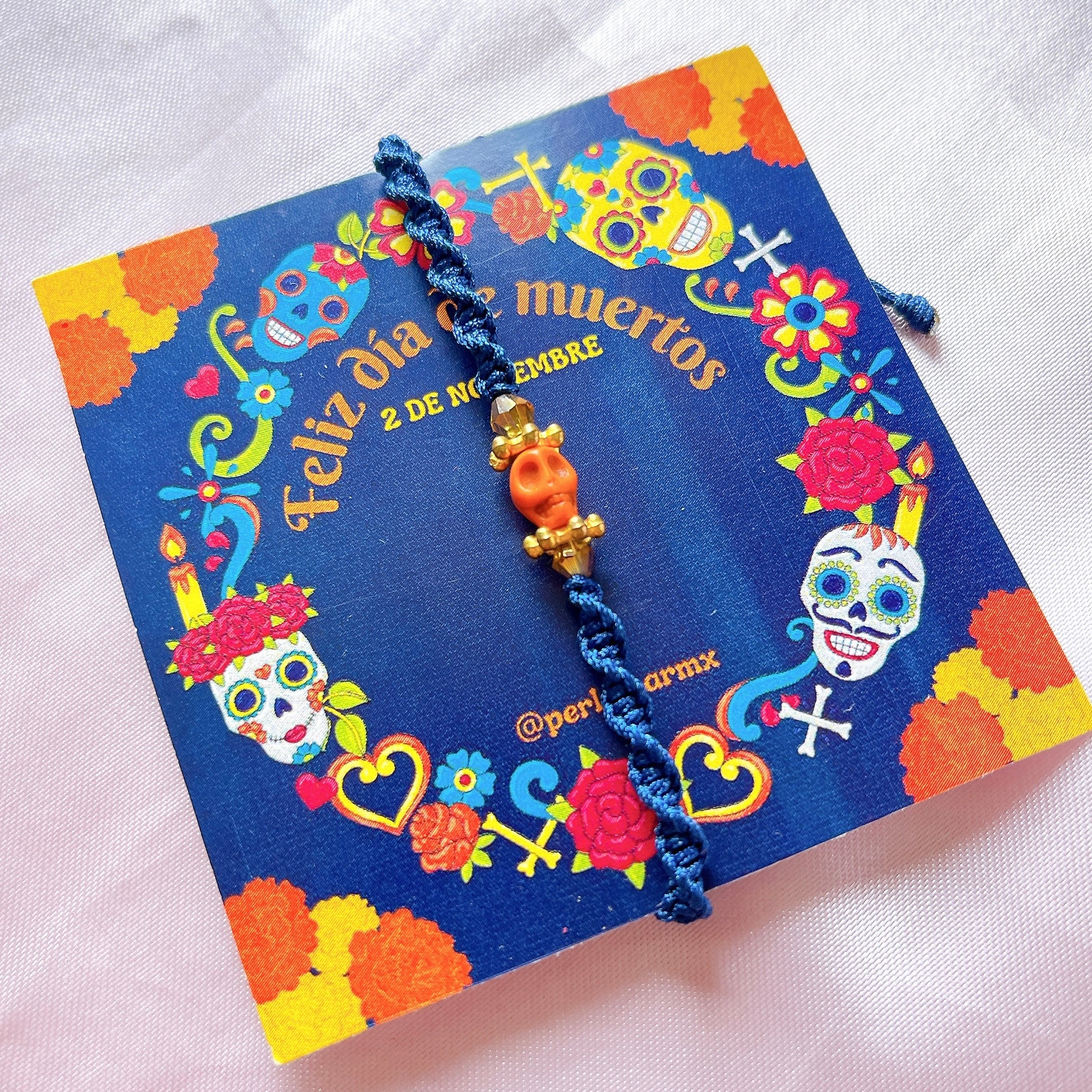 Pulsera calavera mini tejida