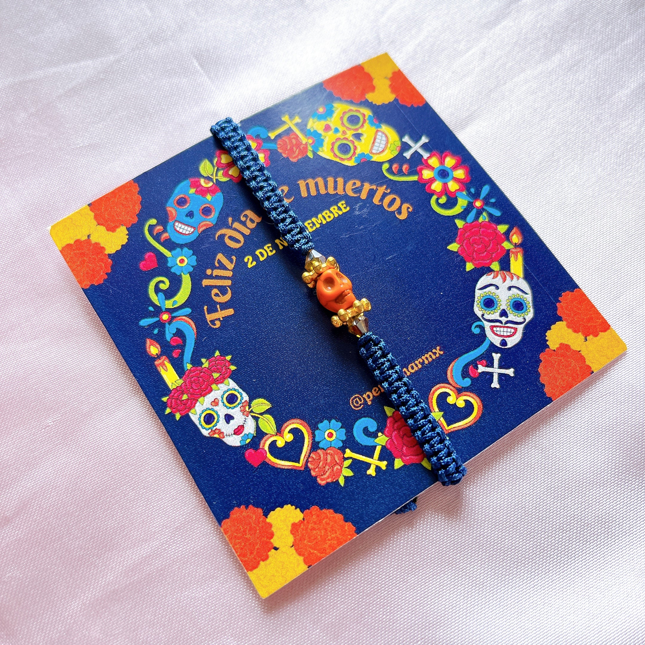 Pulsera calavera mini tejida